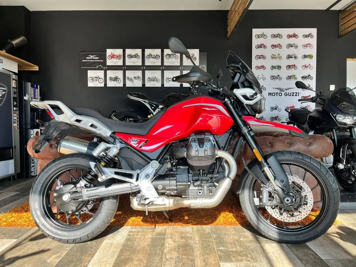 Moto Guzzi V85 Strada (2024 - 26) (3)