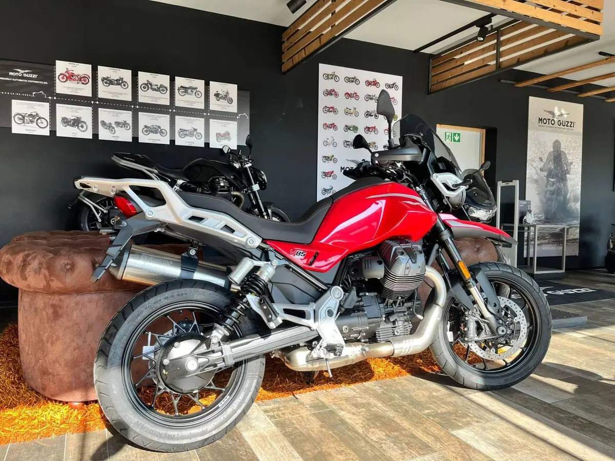 Moto Guzzi V85 Strada (2024 - 26) (5)