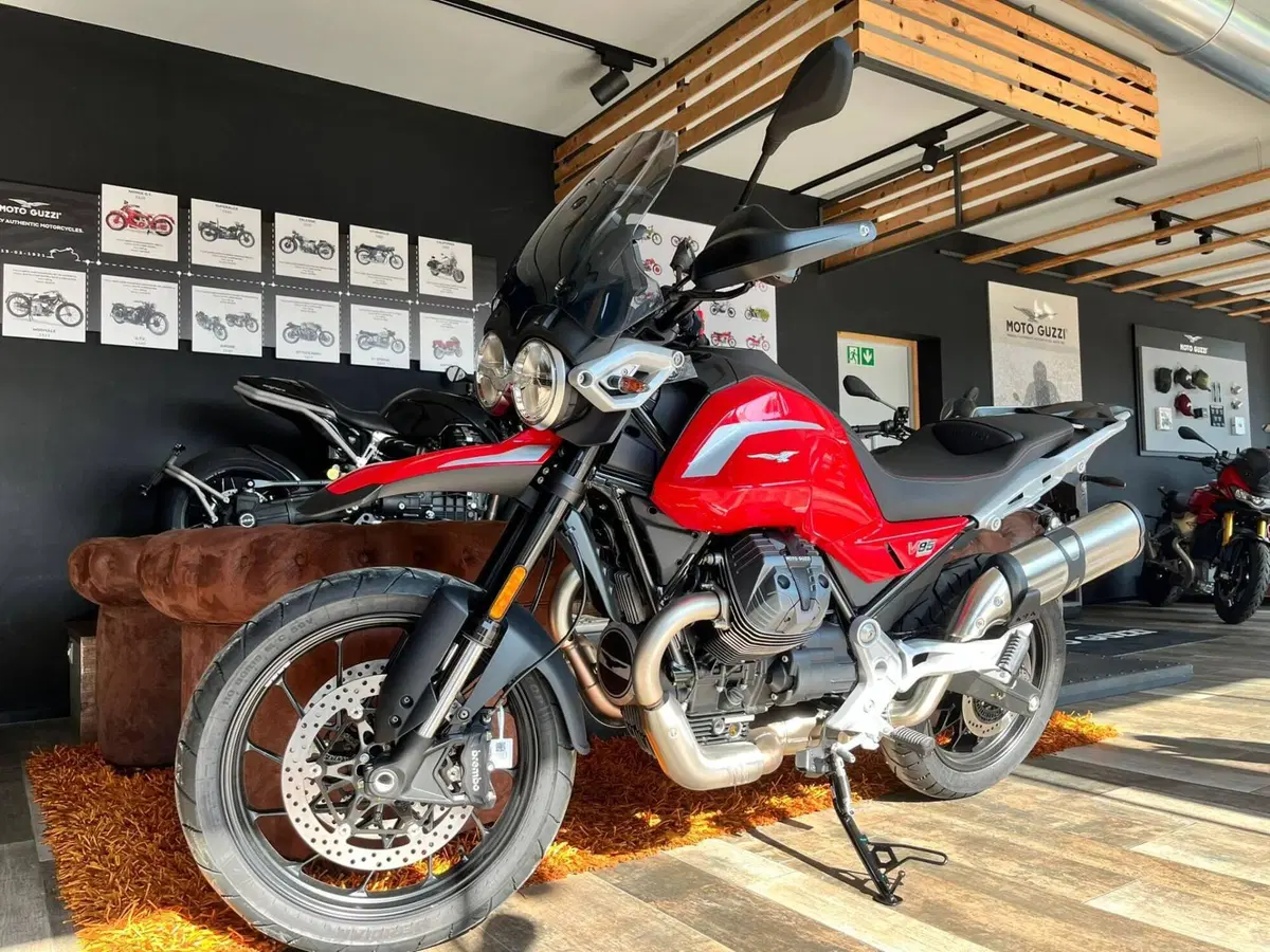 Moto Guzzi V85 Strada (2024 - 26) (4)