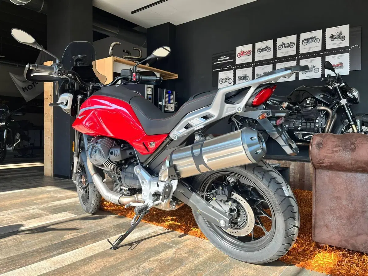 Moto Guzzi V85 Strada (2024 - 26) (6)