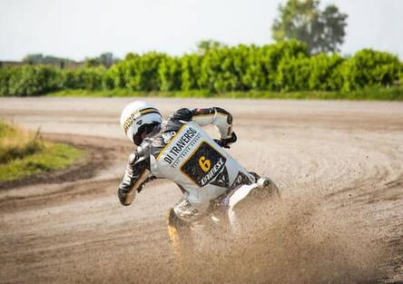 Girare solo a sinistra!? Non è affatto noioso se lo fai di traverso! [VIDEO]