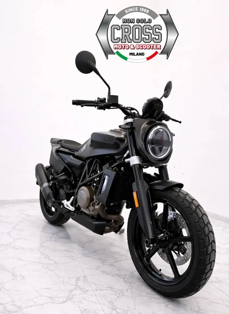 Husqvarna Svartpilen 701 (2020) (2)