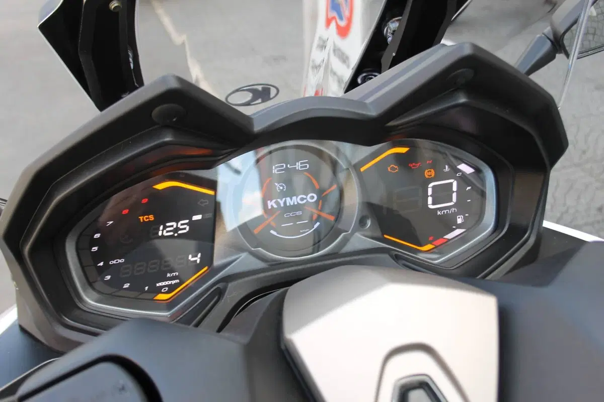 Kymco AK 550 Premium (2023 - 25) (4)