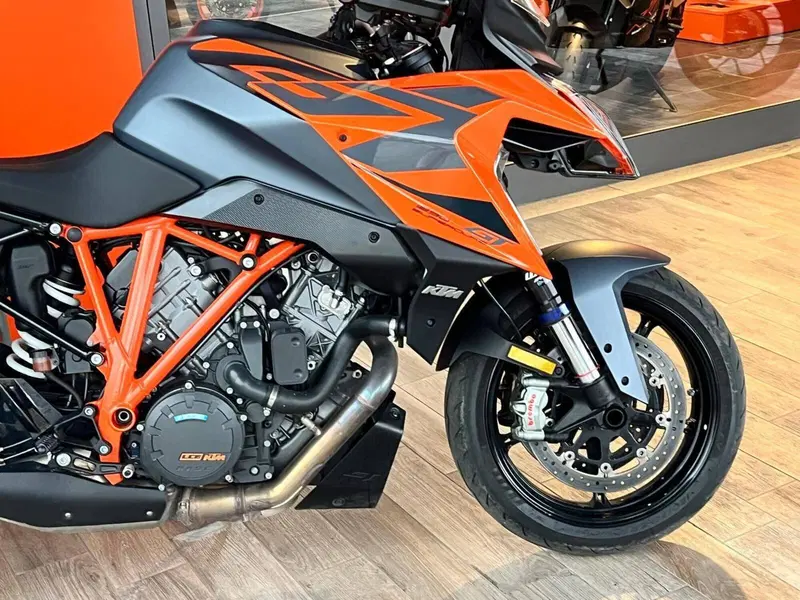 KTM 1290 Super Duke GT (2022 - 25) (2)