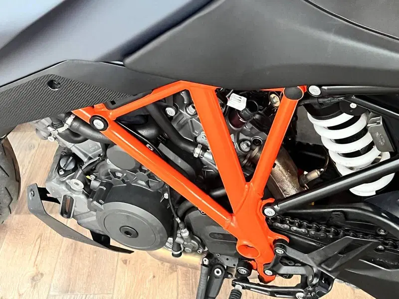 KTM 1290 Super Duke GT (2022 - 25) (13)