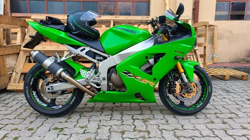Kawasaki Ninja 636 ZX-6R (2003 - 04) (8)