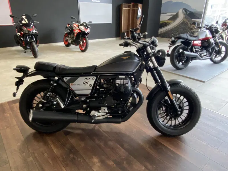 Moto Guzzi V9 Bobber Special Edition (2023 - 25) (3)
