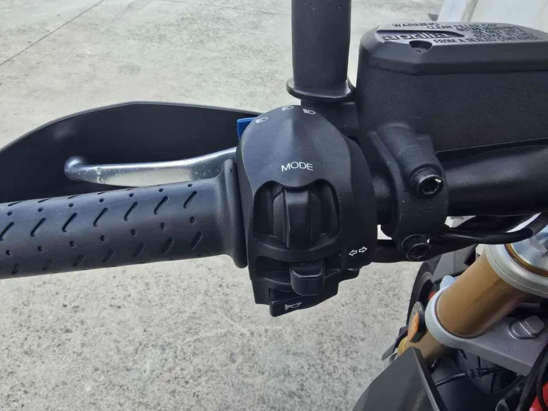 Aprilia Dorsoduro 900 (2017 - 20) (10)