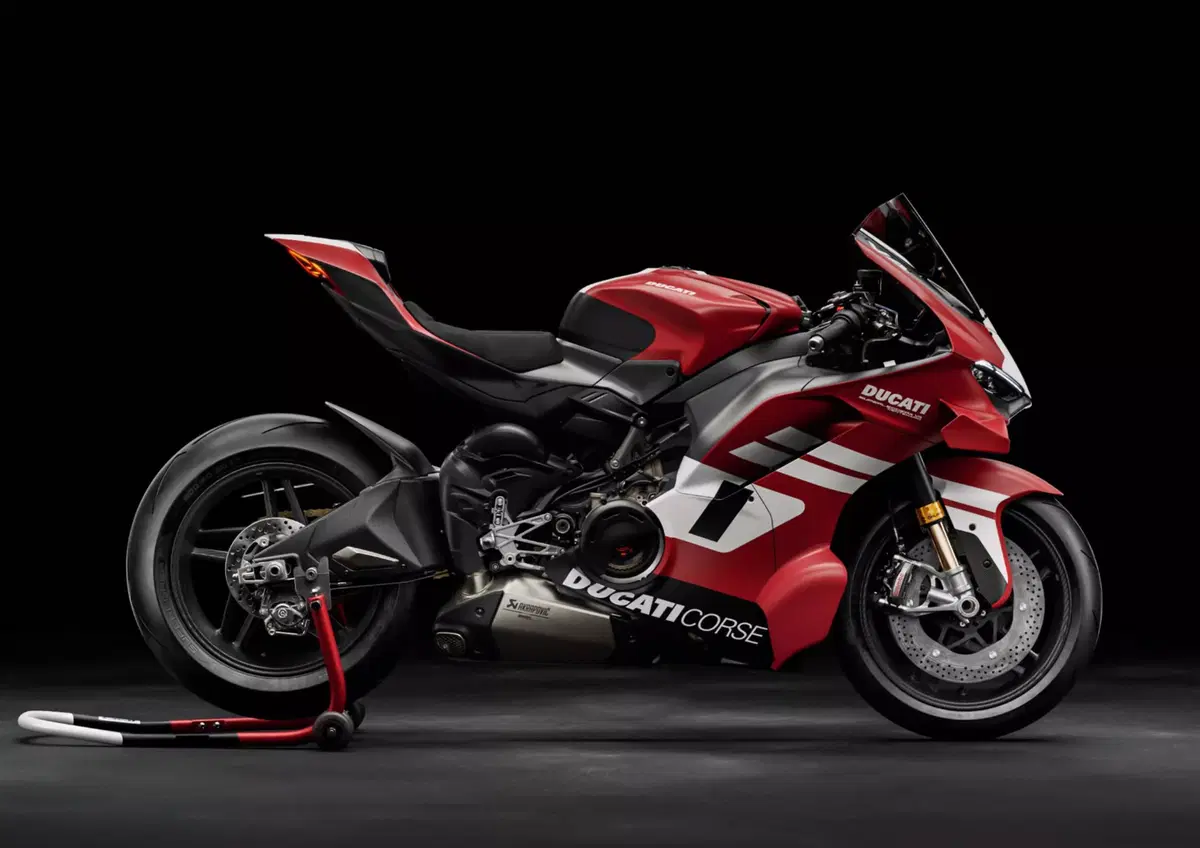 Ducati Superleggera V4 Centenario: 247 cavalli e 167 kg per la moto omologata più estrema di sempre (4)