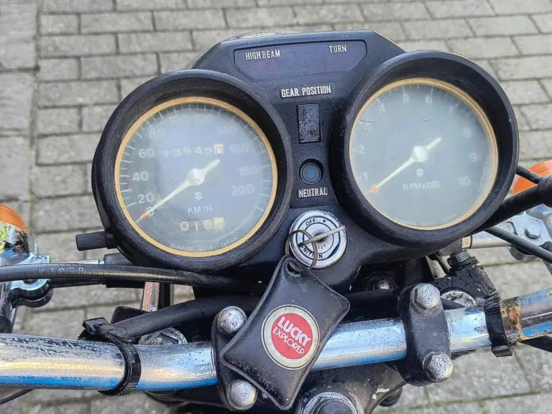 Suzuki GT380 (6)