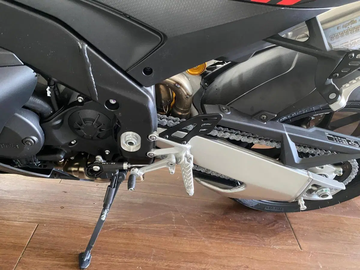 Aprilia RSV4 1100 Factory (2025 - 26) (7)