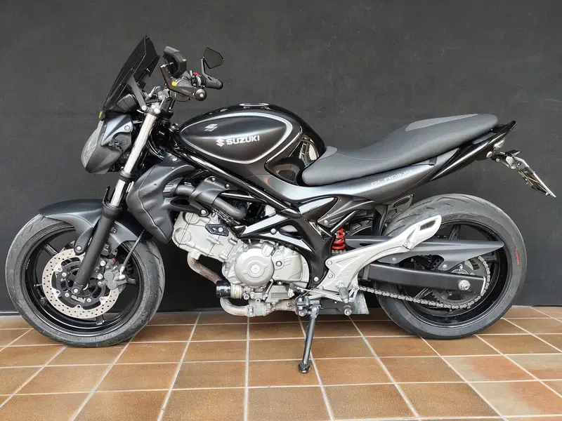 Suzuki Gladius 650 SFV (2009 - 15) (2)