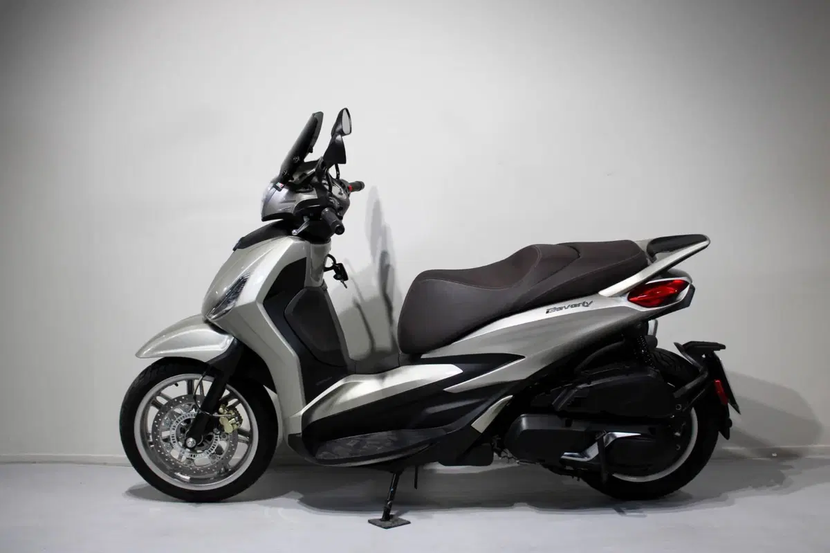 Piaggio Beverly 400 ABS-ASR (2021 - 24) (4)