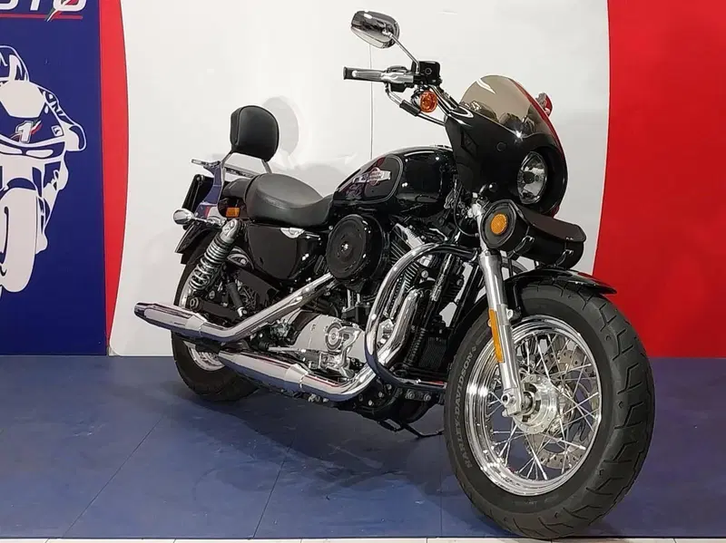 Harley-Davidson 1200 Custom (2017) - XL 1200C (2)