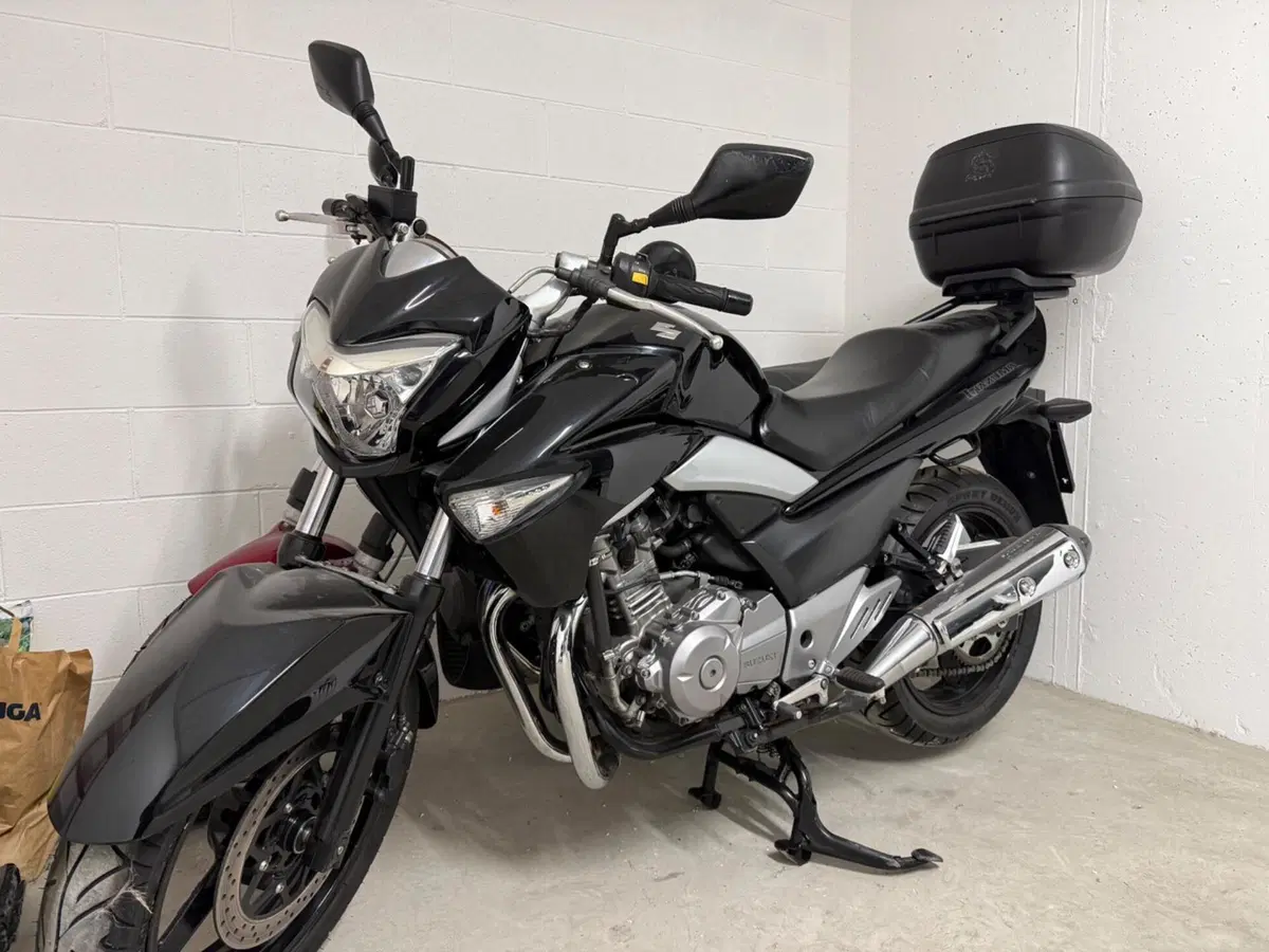 Suzuki Inazuma 250 (2012 - 17)