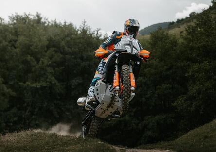 Ecco la 890 Rally 2026: solo 700 esemplari per la KTM più estrema della gamma Adventure