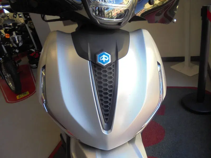 Piaggio Beverly 300 S ABS-ASR (2021 - 25) (2)