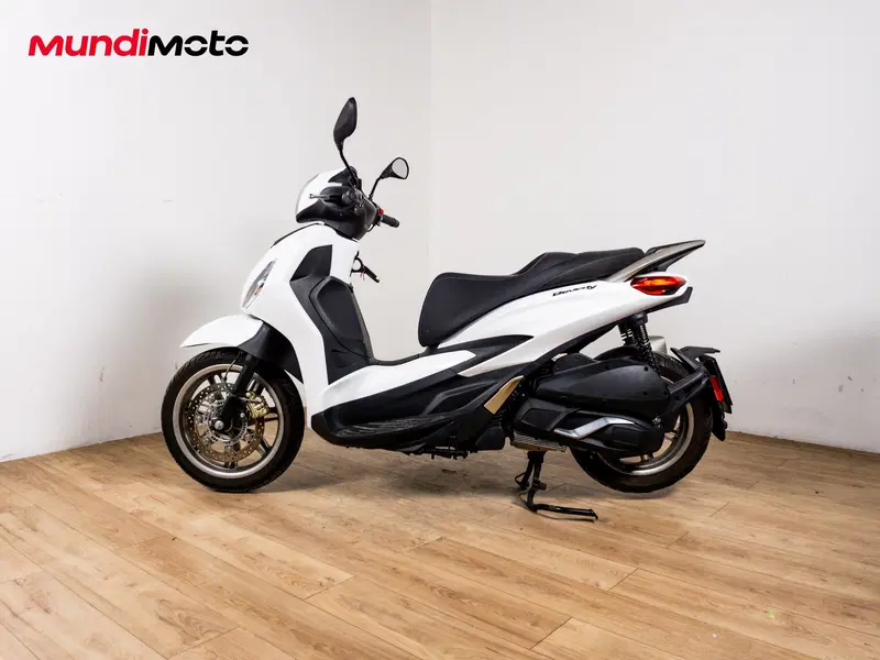 Piaggio Beverly 300 Hpe (2021) (6)