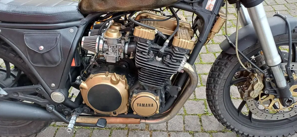 Yamaha XJ 750 (4)