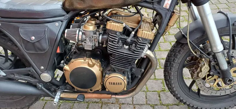 Yamaha XJ 750 (4)