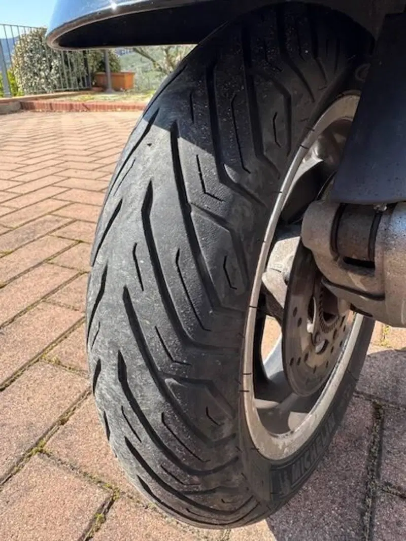 Vespa GTS 300 (2017 - 18) (8)