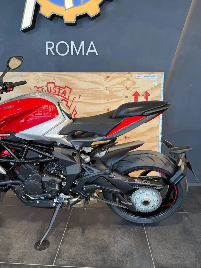MV Agusta Brutale 801 RR Ottantesimo (2025 - 26) (7)