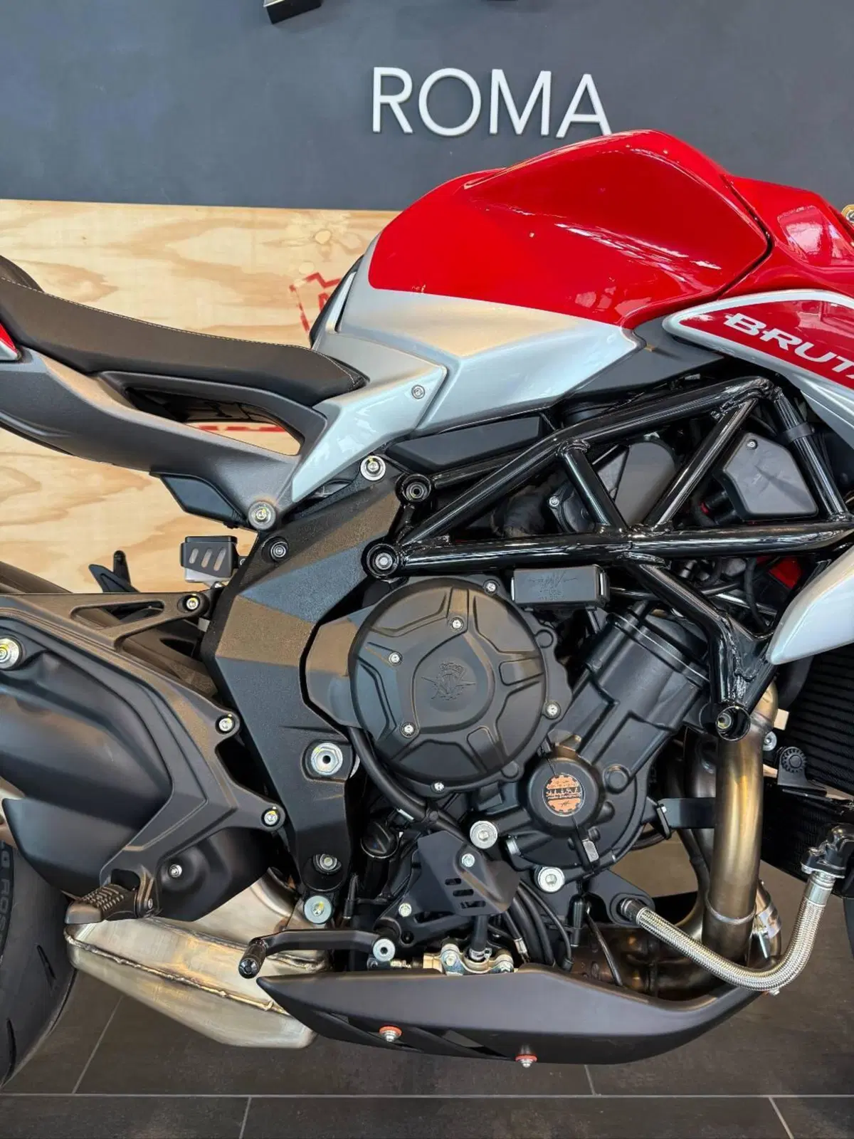 MV Agusta Brutale 801 RR Ottantesimo (2025 - 26) (4)
