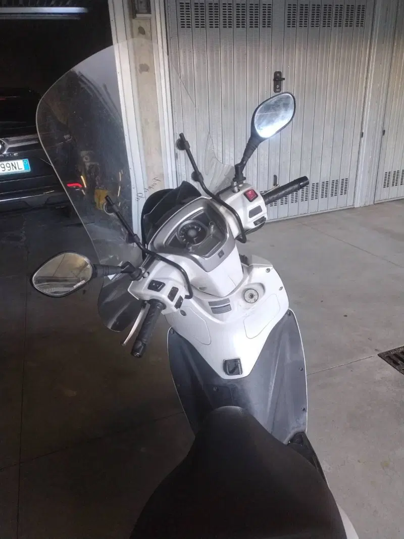Kymco People 300i GT ABS (2016 - 20) (4)