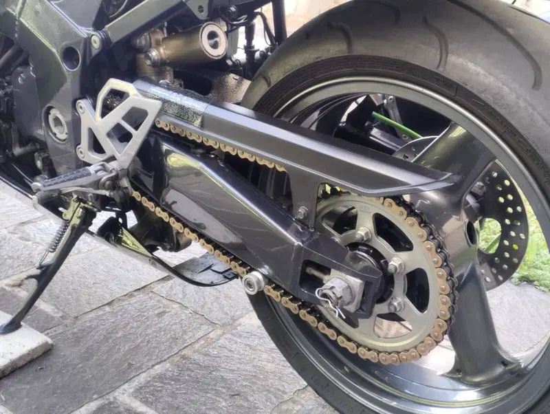 Kawasaki Ninja 750 ZX-7R (1996 - 00) (7)
