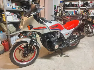 Kawasaki GPZ 750 usata