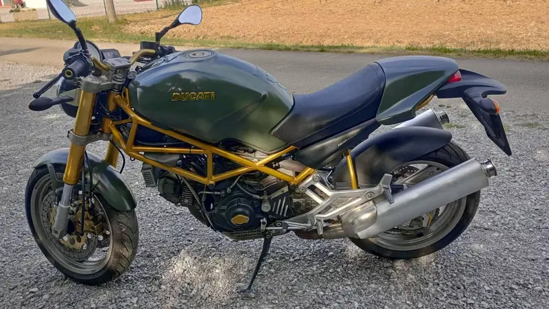 Ducati Monster 900 (4)