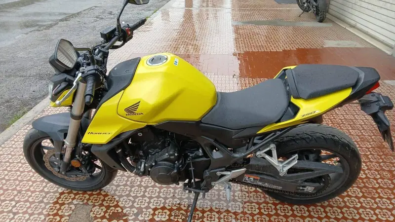Honda CB 750 Hornet (2023 - 24) (3)