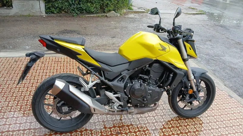 Honda CB 750 Hornet (2023 - 24) (2)