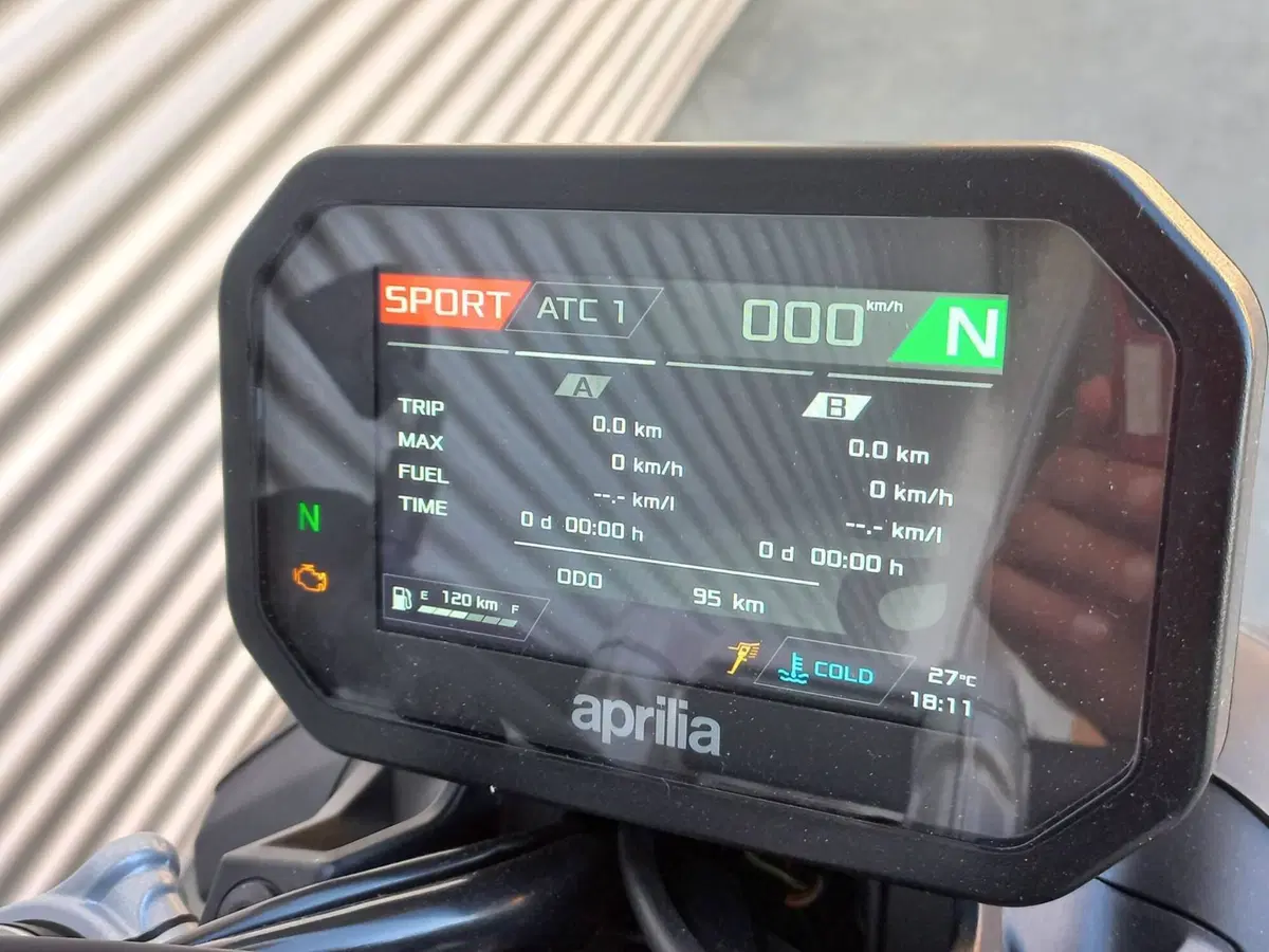 Aprilia Tuono 457 (2025 - 26) (8)
