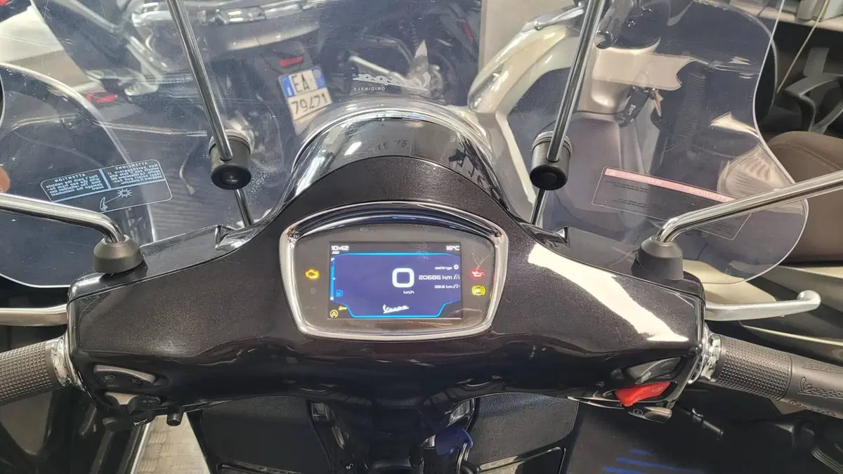 Vespa GTS 300 Supertech Hpe (2021 - 22) (7)