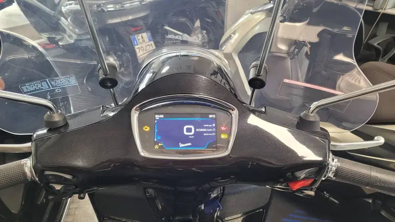 Vespa GTS 300 Supertech Hpe (2021 - 22) (7)
