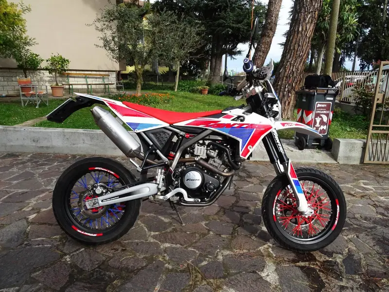 Fantic Motor Motard 125 Performance 4t (2020) (5)