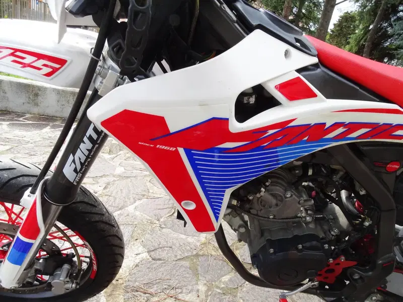 Fantic Motor Motard 125 Performance 4t (2020) (13)