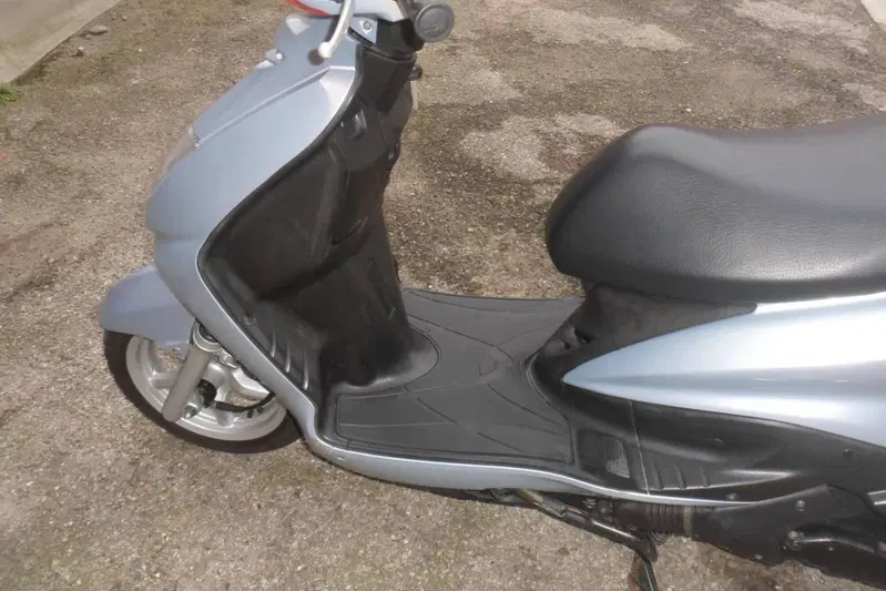 Yamaha Cygnus X 125 (2004 - 05) (5)