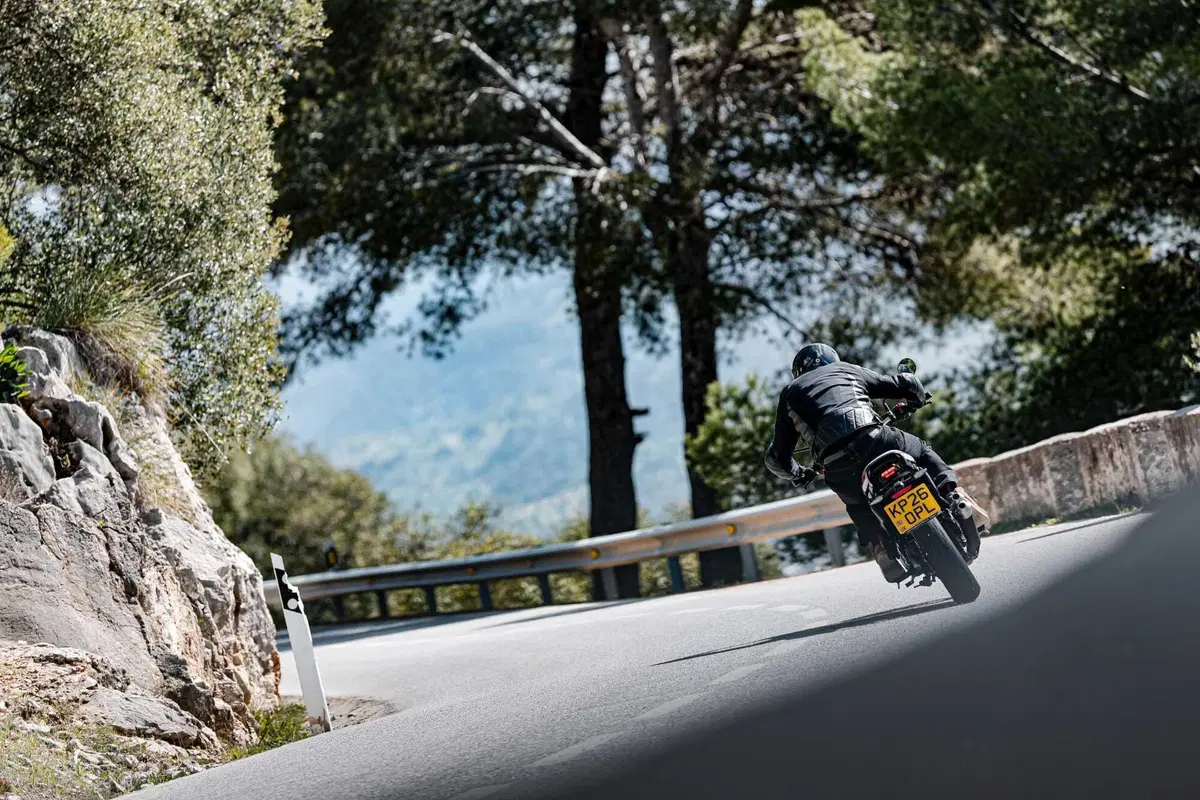 Triumph Tracker 400 2026 test [VIDEO E GALLERY] (5)