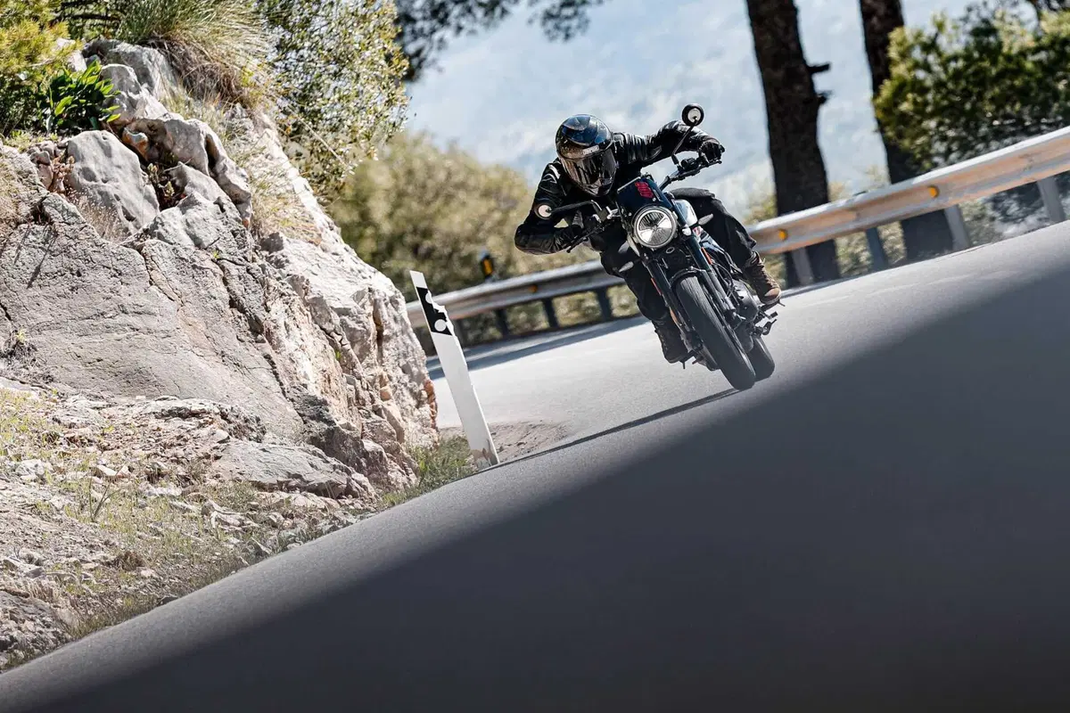 Triumph Tracker 400 2026 test [VIDEO E GALLERY] (6)