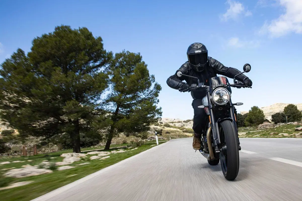 Triumph Tracker 400 2026 test [VIDEO E GALLERY] (12)