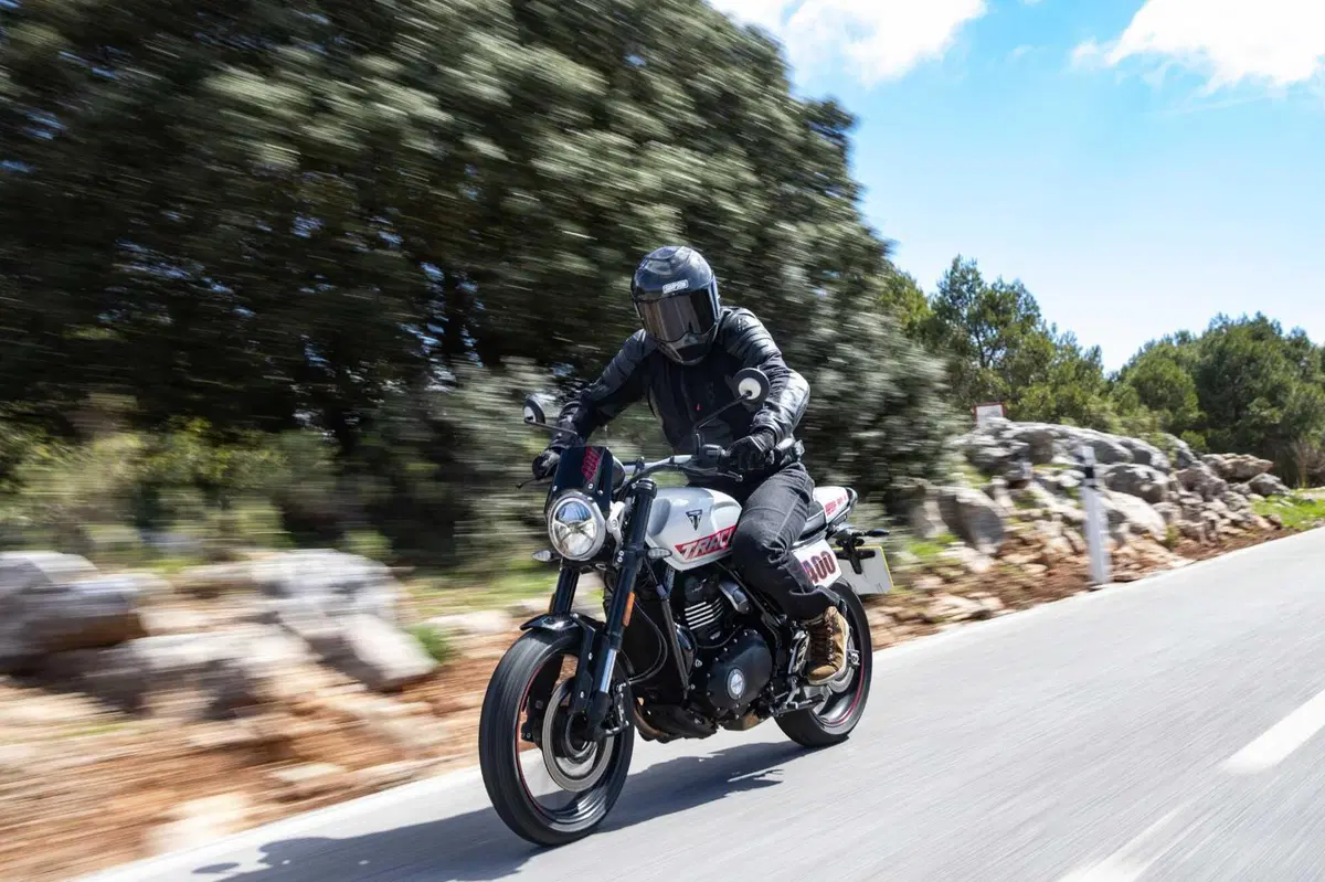 Triumph Tracker 400 2026 test [VIDEO E GALLERY] (13)
