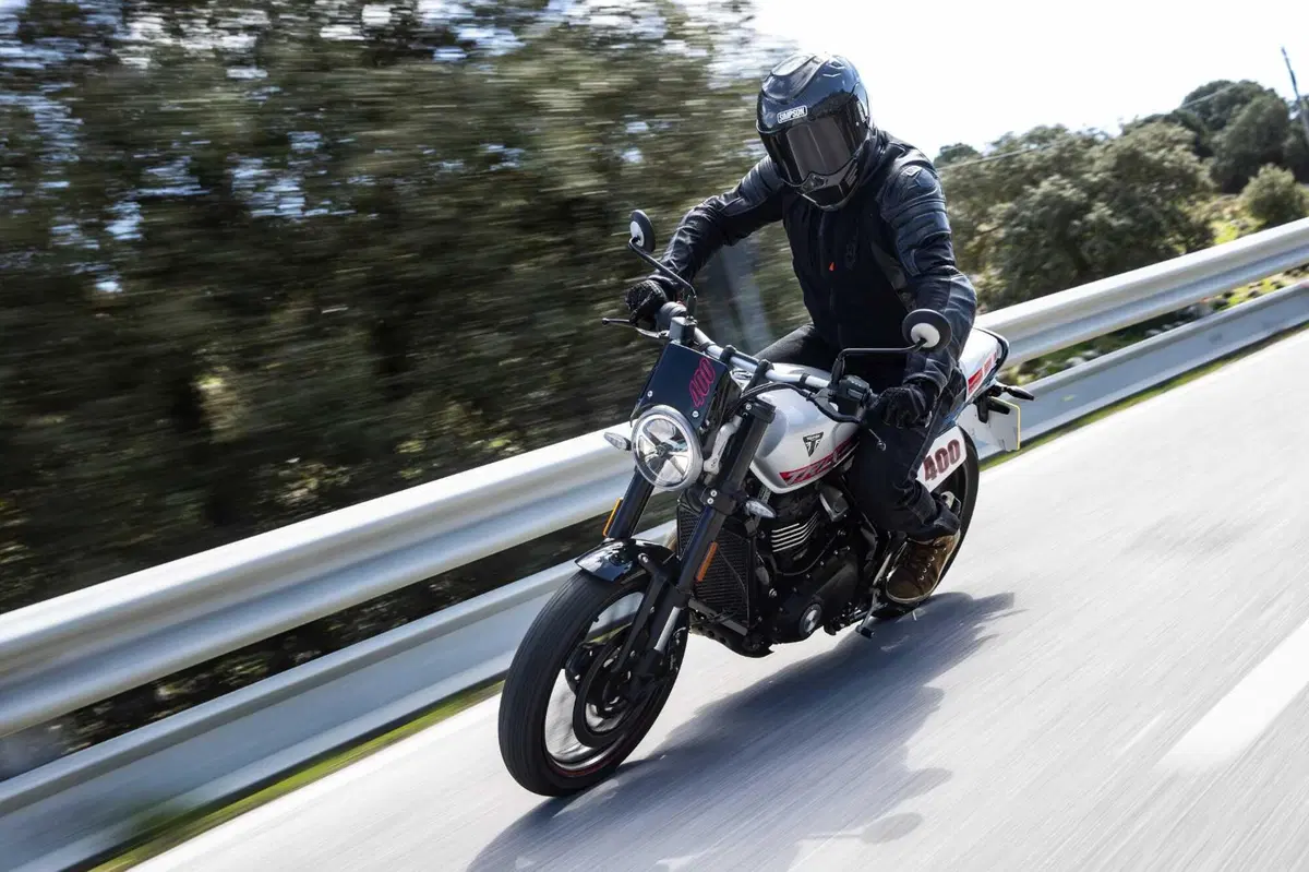 Triumph Tracker 400 2026 test [VIDEO E GALLERY]