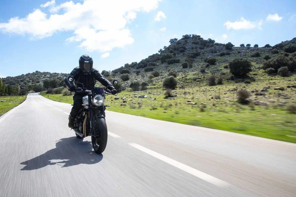 Triumph Tracker 400 2026 test [VIDEO E GALLERY] (14)