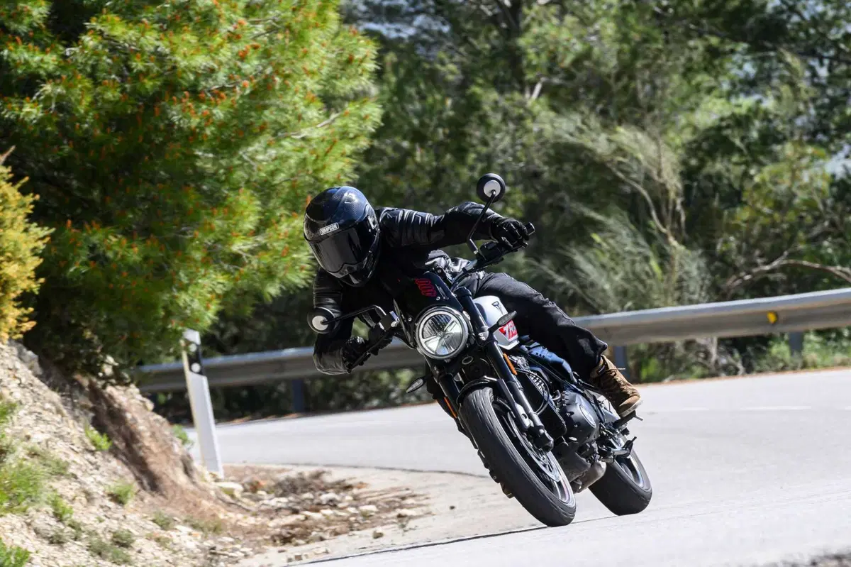 Triumph Tracker 400 2026 test [VIDEO E GALLERY] (15)