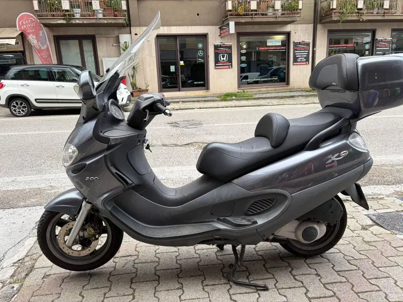 Piaggio X9 200 Evolution (3)