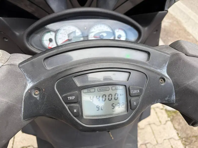 Piaggio X9 200 Evolution (5)
