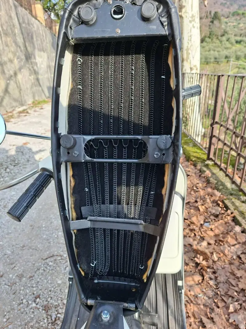 Piaggio Vespa PX125E (2)
