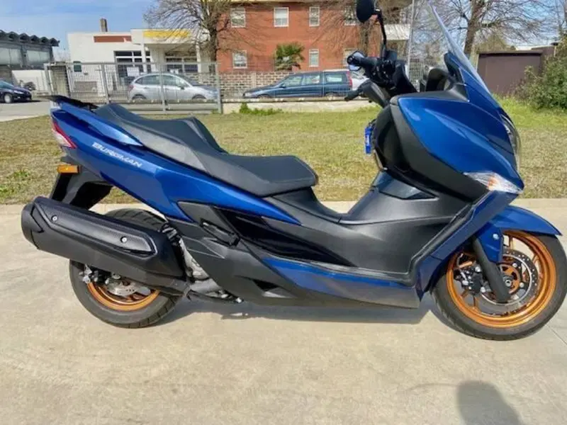 Suzuki Burgman 400 (2025 - 26) (5)